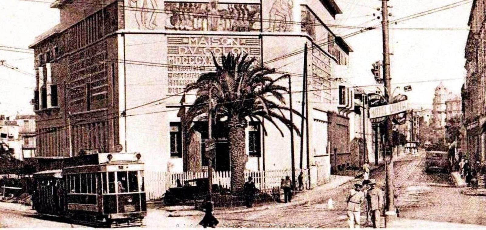 2123- Oran - Place Karguentah - Maison2 du Colon.jpg